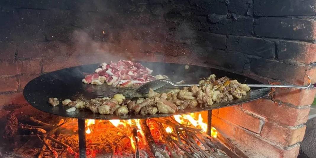 Sadece Cuma günleri pişiyor, 400 yıldır gelenek sürüyor! Bu tat başka yerde bulunmuyor: 1 kere bile yemek için akın ediliyor 4